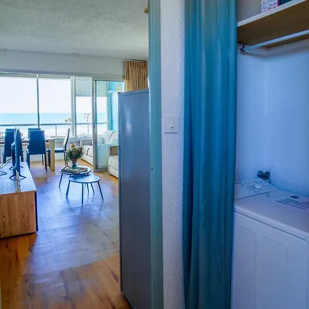 Les Pieds Dans Le Sable *