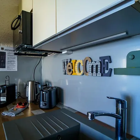 Les Pieds Dans Le Sable 르발카레스