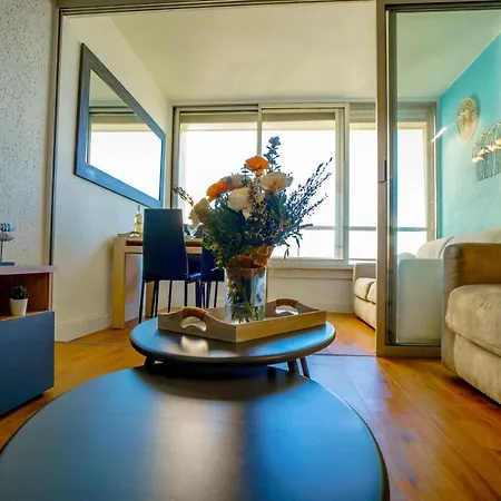 Les Pieds Dans Le Sable